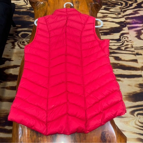 Red Quilted Puffer Vest with Stand-Up Collar - Picture 7 of 7